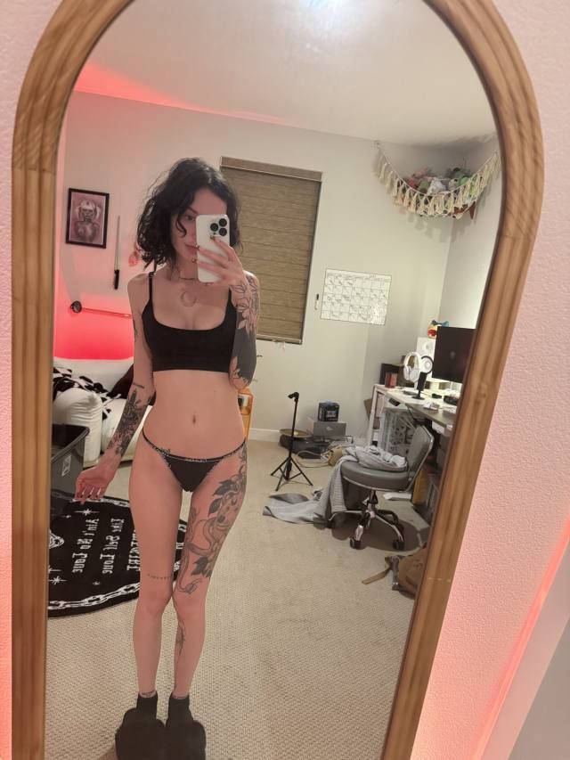 DOWM TO FUCK , HIT ME UP RN 💦🥹 - Image 3